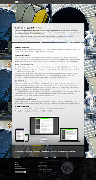 Verschiedenfarbige transparente und deckende Texthintergründe mit Verlauf gliedern die lange Seite optisch (Screenshot: volle Seitenlänge bei 1280px Breite)